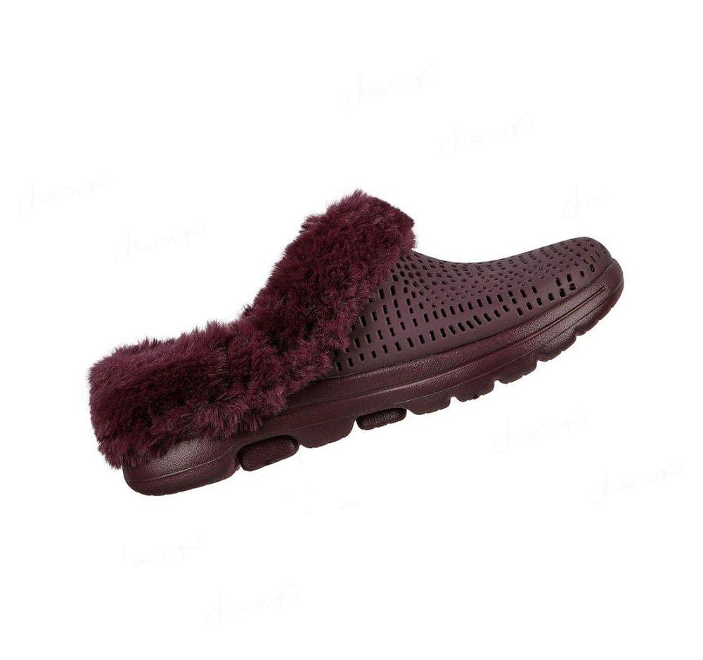 Pantuflas Skechers Foamies: GO WALK 5 - Cozy Embrace Mujer Burdeos | 6A530_AR