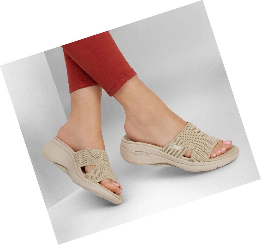 Sandalias Skechers GO WALK Arch Fit - Worthy Mujer Beige | 5380A_AR